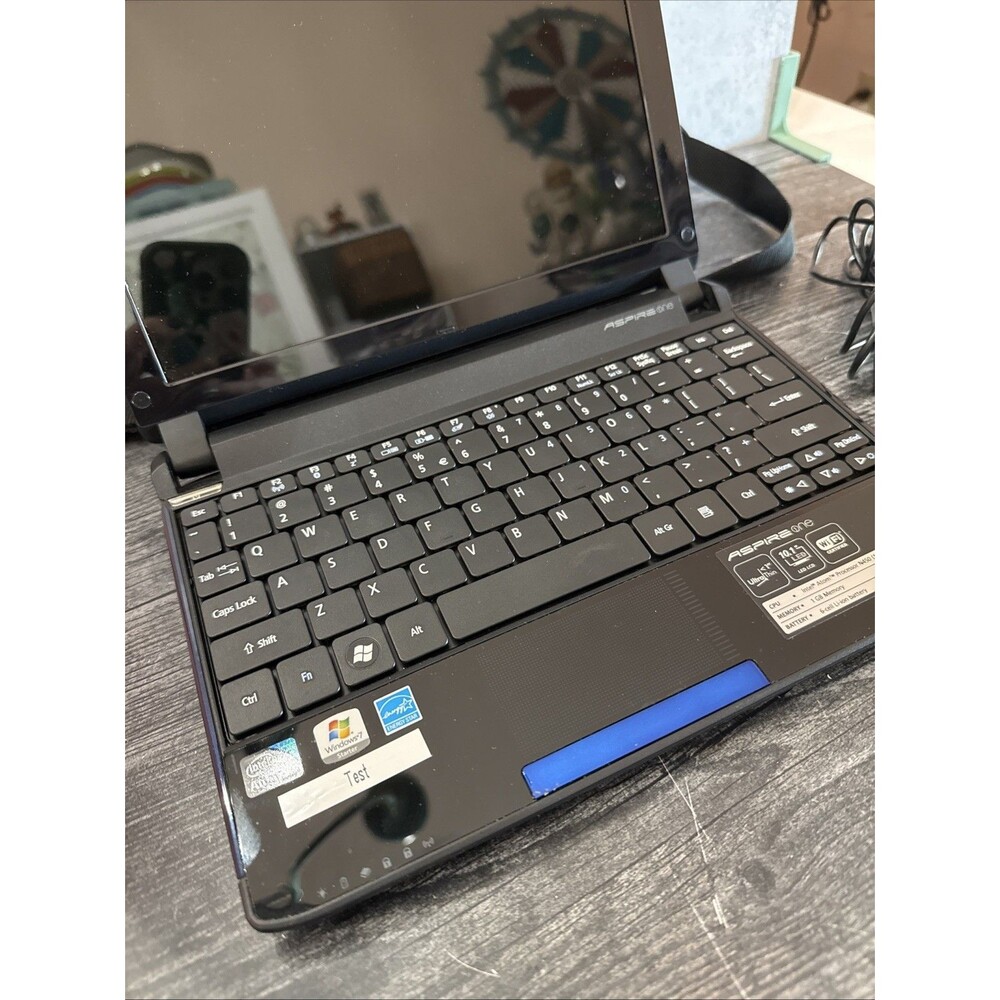 Acer Aspire One Mini Laptop With Case - Picture 2 of 9